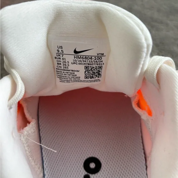 Women’s Nike Vomero 18 - Picture 5 of 5